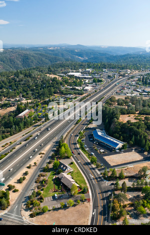 Interstate 80 autostrada in direzione sud, vista aerea a est di Sacramento, Auburn, California, USA, America del Nord Foto Stock