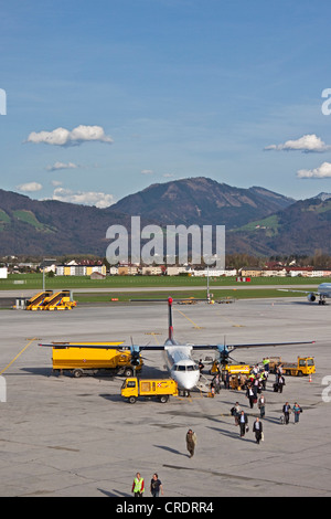 Aeroplano, frecce austriaco, Salzburg Aeroporto W.A. Mozart, Salisburgo, Austria, Europa Foto Stock