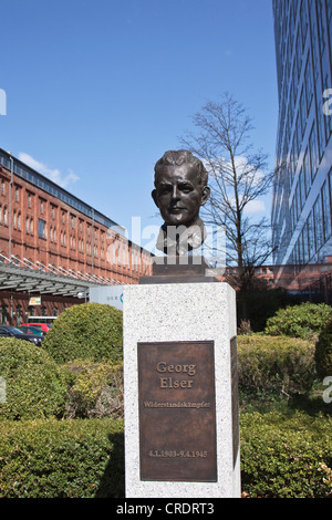 Monumento, busto, Georg Elser, combattente della resistenza, Strasse der Erinnerung strada del ricordo nella parte anteriore del Ministero Federale di Foto Stock