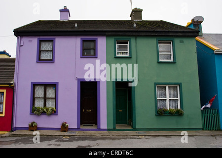 Case colorate a Eyeries, Irlanda, Cork, Beara-Halbinsel, Eyeries Foto Stock