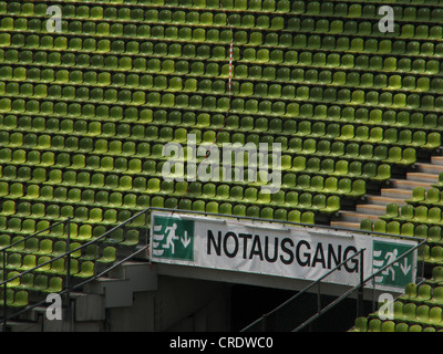 Lo Stadio Olimpico di Monaco di Baviera, uscita di emergenza tra sedi, in Germania, in Baviera, Muenchen Foto Stock