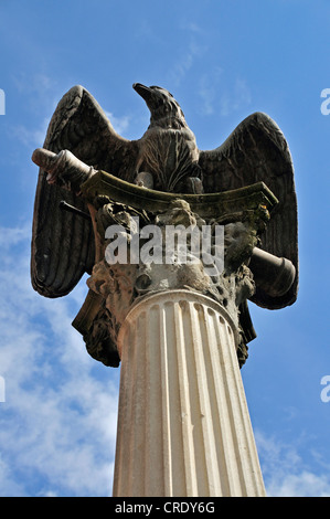 Memorial, eagle su una colonna, in commemorazione delle vittime della guerra franco-prussiana, 1870-1871, Memmingen Foto Stock