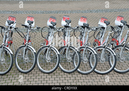 Noleggio di biciclette di Deutsche Bahn AG, Messe Deutz - stazione ferroviaria di Colonia, nella Renania settentrionale-Vestfalia, Germania, Europa Foto Stock