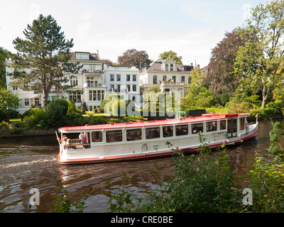 Escursione in barca, sistema di cottura a vapore, del fiume Alster Amburgo, Germania, Europa Foto Stock