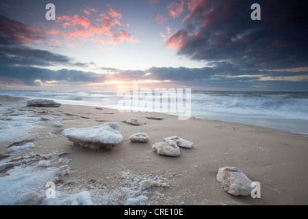 Post-incandescenza in inverno con ghiaccio e neve, isola di Sylt, Schleswig-Holstein, Germania, Europa Foto Stock