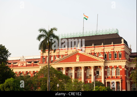 British architettura coloniale, sede del governo scrittori' edificio, bandiera indiana, BBD Bag, Dalhousie Square, Calcutta, Kolkata Foto Stock