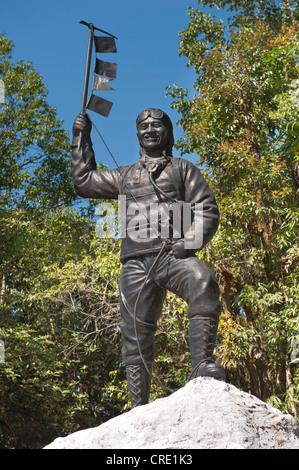 Monumento a l'alpinista Tenzing Norgay, alpinismo himalayano Institute, Darjeeling, West Bengal, inferiore gamma Himalayano Foto Stock