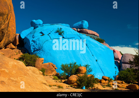 Sassi Dipinti dal pittore belga Jean Verame vicino a Tafraoute, Anti-Atlas o minore intervallo di Atlas, sud del Marocco, Marocco Foto Stock