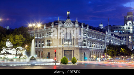 La Banca centrale di Spagna, Banco de España, Plaza de Cibeles square, di notte, Madrid, Spagna, Europa Foto Stock