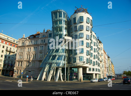 La Casa danzante Ginger e Fred Rasin Embankment Città Nuova di Praga Repubblica Ceca Foto Stock