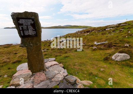 Un memoriale sull isola di Vatersay per le vittime e i sopravvissuti di un Catalina Flying Boat crash durante la seconda guerra mondiale nel 1944. Foto Stock