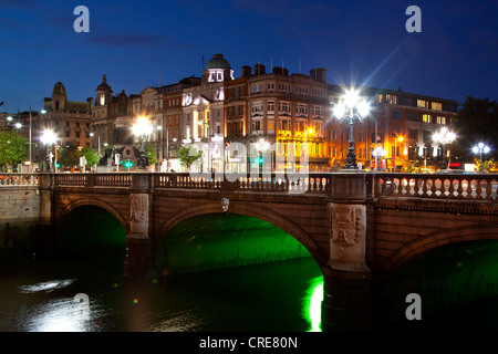 O'Connell Bridge attraversa il fiume Liffey a Dublino, Irlanda, Europa Foto Stock