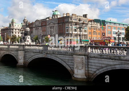 O'Connell ponte che attraversa il fiume Liffey a Dublino, Irlanda, Europa Foto Stock