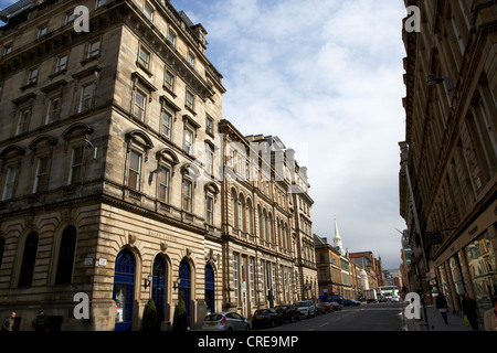 Ingram Street sistemazione shopping street nel quartiere di Merchant City Glasgow Scotland Regno Unito Foto Stock