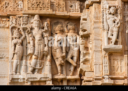 Sculture in pietra, sculture su un tempio indù, Chittorgarh, Rajasthan, India, Asia Foto Stock