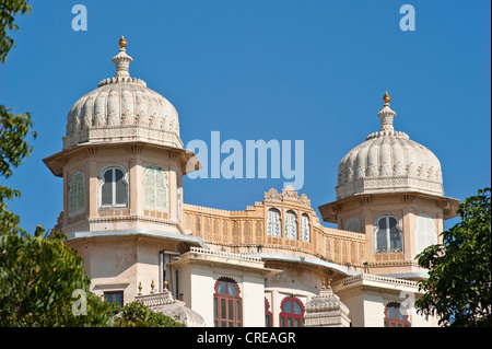 Parziale vista sul palazzo di città del Maharaja di Udaipur, Palace, hotel di lusso e museo, Udaipur, Rajasthan, India, Asia Foto Stock