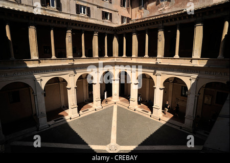 Italia, Roma, Chiostro del Bramante, Santa Maria della Pace, chiostro rinascimentale Foto Stock