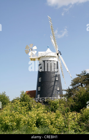 Il mulino a vento di torre (NT) Burnham Overy Norfolk England Regno Unito Foto Stock