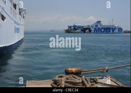 Il traghetto al porto di Piombino, Italia Foto Stock