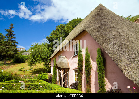 Rose Cottage è una delle più pittoresche case in un affascinante villaggio di Cockington nel Devon, Inghilterra Foto Stock