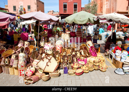 Articoli di vimini nel souq, mercato, nella Medina, quartiere storico, Marrakech, Marocco, Africa Foto Stock