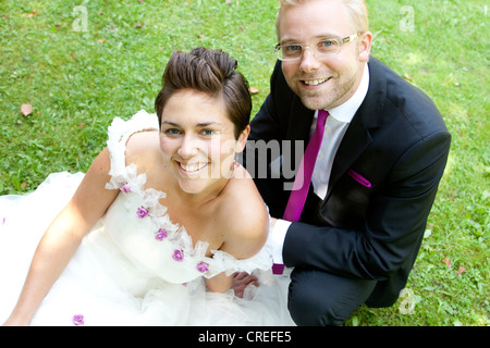 Lo sposo e la sposa in Regensburg, Baviera, Germania, Europa Foto Stock