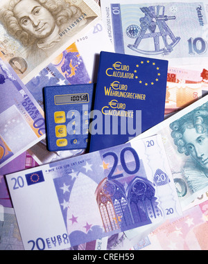 Euro Convertitore con DM banconote e le banconote in euro Foto Stock