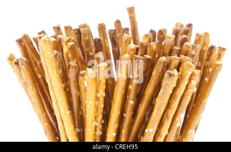 Gruppo di bastoni di sale in un vetro isolato su sfondo bianco (con percorso di clipping) Foto Stock