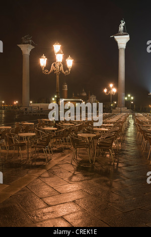 Vista notturna, Piazza San Marco con la colonna del leone, Venezia, Veneto, Italia, Europa meridionale Foto Stock