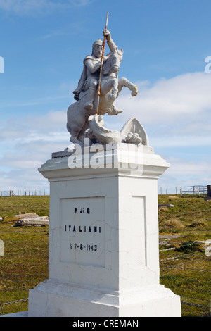 Agnello Holm, isole Orcadi Scozia, Regno Unito. Prigionieri di guerra italiani memorial statua di San Giorgio che uccide il drago 1943. Foto Stock