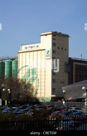 La Rank Hovis ha mulino di farina Trafford Park Area industriale accanto a Salford Quays Salford Greater Manchester Inghilterra England Foto Stock