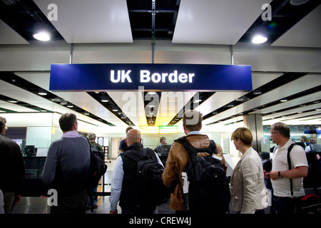 UK Border controllo passaporti Terminal 3 di Heathrow Airport, England, Regno Unito, Gran Bretagna Foto Stock