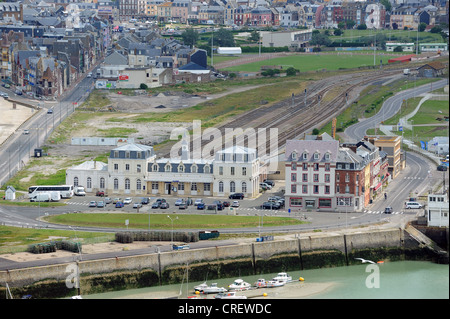 Vista aerea di le tréport stazione ferroviaria Seine Maritime Normandia Francia Foto Stock