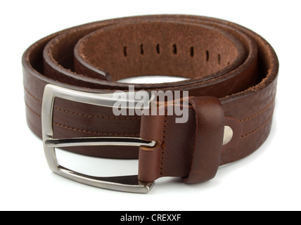 Mens laminato cintura in cuoio con fibbia in metallo isolato su bianco Foto Stock