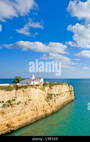 Capela de Nossa Senhora da Rocha tra Praia Senhora da Rocha e Praia Nova, Portogallo, Algarve Foto Stock