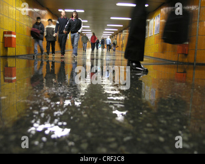 La stazione della metropolitana, in Germania, in Renania settentrionale-Vestfalia, Deutz, Koeln Foto Stock