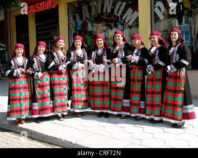 Costume locale gruppo presso il Festival di Rose in Karlovo, Bulgaria Foto Stock