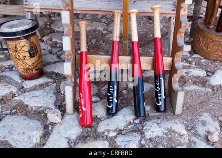 Mazze da baseball con Cuba dipinta su di essi in Trinidad, Cuba. Foto Stock