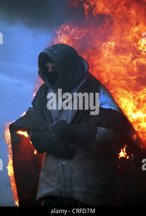 Potsdam, in Germania, la scena del fuoco stunt show presso il parco del cinema Babelsberg Foto Stock