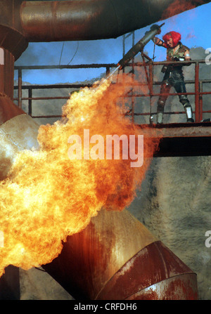 Potsdam, in Germania, la scena del fuoco stunt show presso il parco del cinema Babelsberg Foto Stock