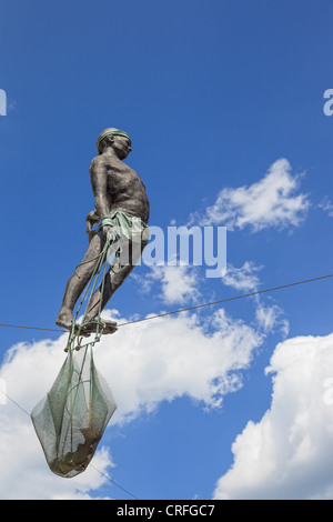 La scultura di un pescatore per le linee in Sopot, Polonia. Foto Stock