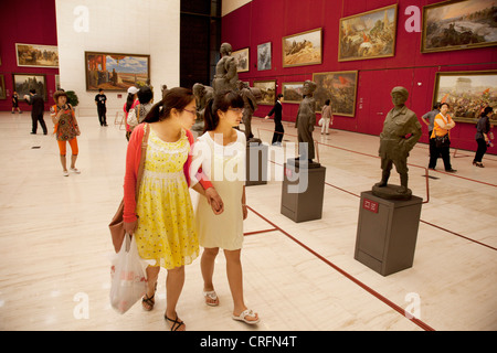 Mostra di rivoluzionario cinese di arte presso una galleria nel Museo Nazionale della Cina, Pechino. Foto Stock