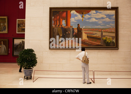 Mostra di rivoluzionario cinese di arte presso una galleria nel Museo Nazionale della Cina, Pechino. Foto Stock