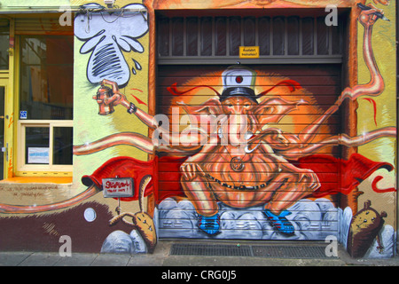 Elefante graffiti sulla facciata e la porta del garage, in Germania, in Renania settentrionale-Vestfalia, Kyffhaeuserstr., Koeln Foto Stock