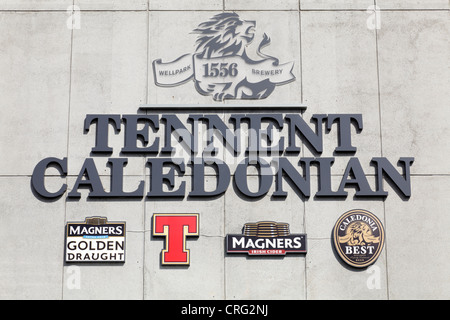 Cartello della fabbrica di birra Tennent Caledonian Wellpark, Duke Street, Glasgow, Scozia, Regno Unito Foto Stock