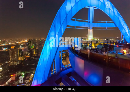 Red Sky Bar, uno dei più barre sul tetto a Bangkok, in Thailandia Foto Stock