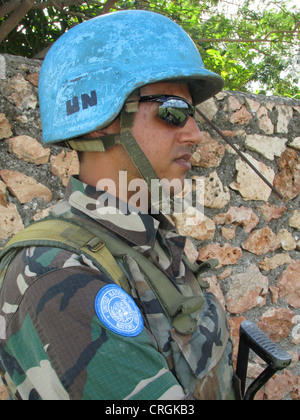 Blu uruguayano casco soldato dell' Organizzazione delle Nazioni Unite la missione di Stabilizzazione di Haiti", Haiti, Grande Anse, Jeremie Foto Stock