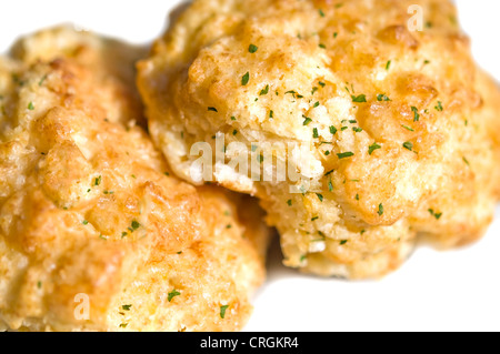 Due aglio formaggio biscotti close up con profondità di campo ridotta. Foto Stock