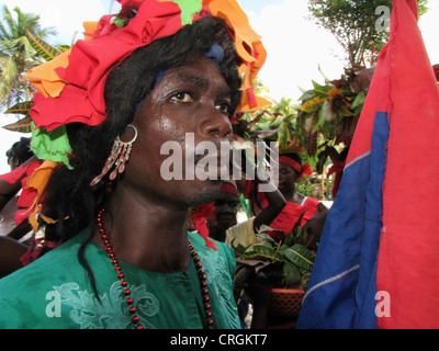 Uomo nero vestito come una donna, festeggia il carnevale con i costumi tradizionali, Haiti, Grande Anse, le albicocche Foto Stock