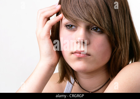Ritratto di piuttosto pensieroso giovane donna Foto Stock